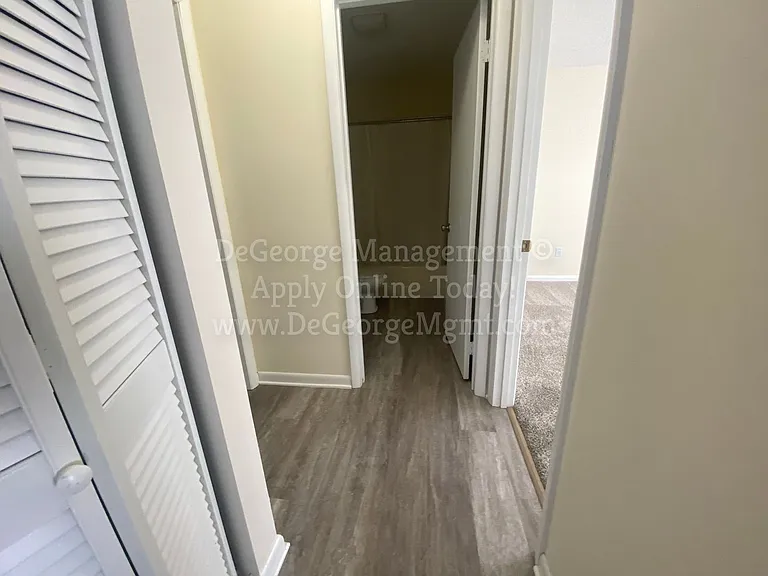 Parkway Apartments — Photo 33