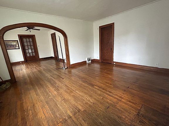 2nd image of 423 S 4th St