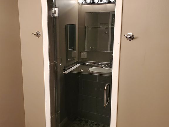 3rd image of 700 Iroquois Trl