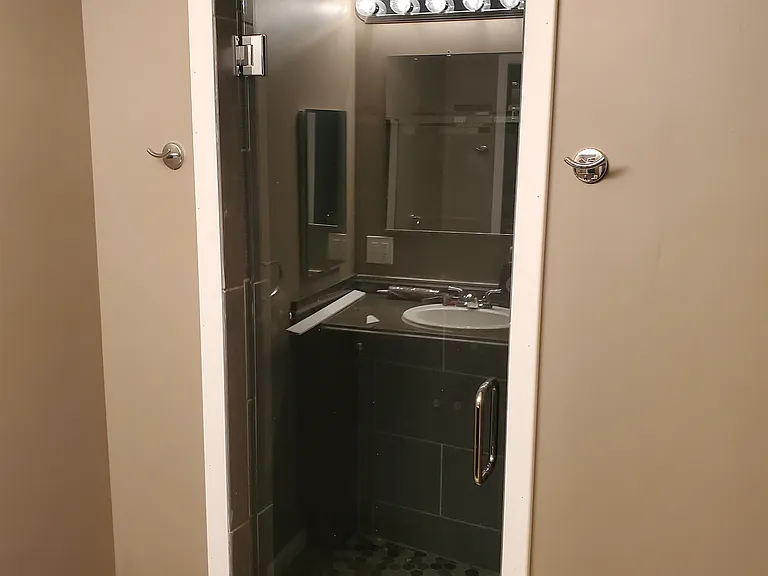 700 Iroquois Trl — Photo 3