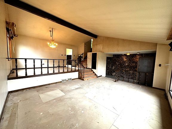4th image of 10749 S Meadow Ln