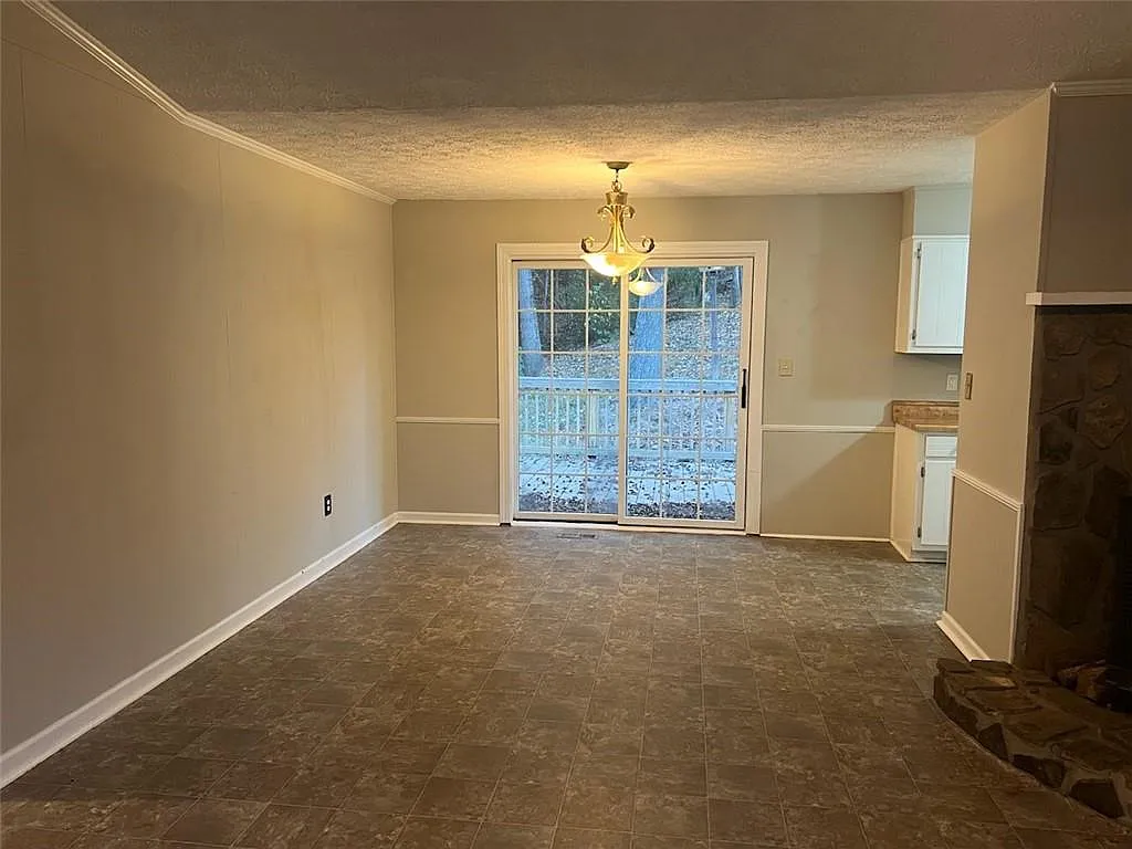 3 bed, 2.0 bath, 1274 sqft, $1,725 — Photo 3