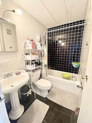 3rd image of 9229 Queens Blvd APT 16H