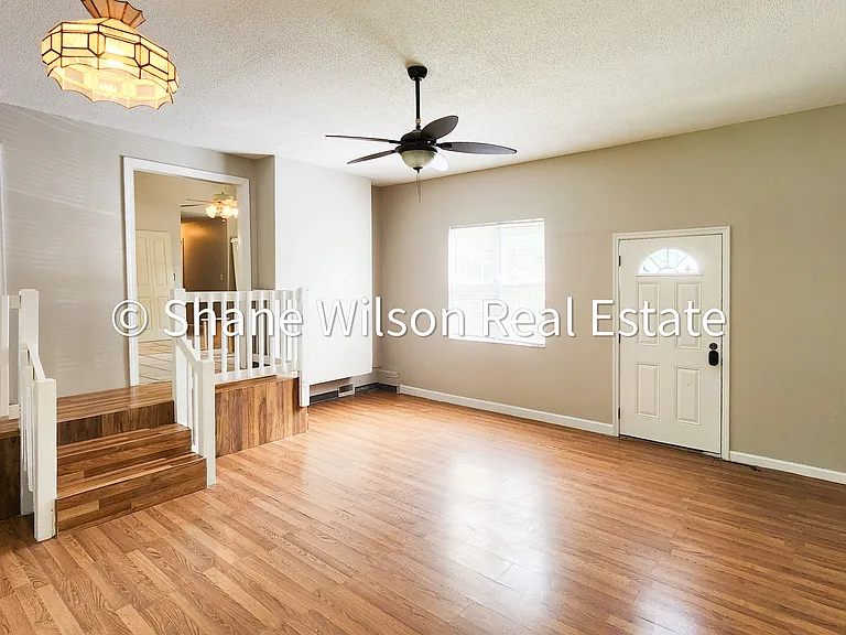 162 Shawn Ln — Photo 3