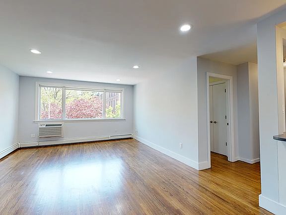 2nd image of 578 Henry St #3