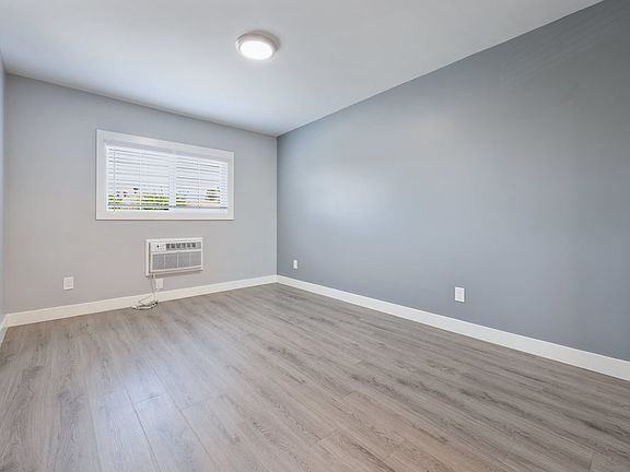 4th image of 4999 Sterling Ct #J
