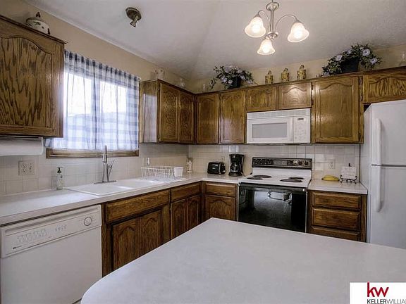 4th image of 7605 S 136th St