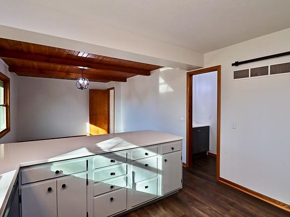 5th image of 310 Gifford St