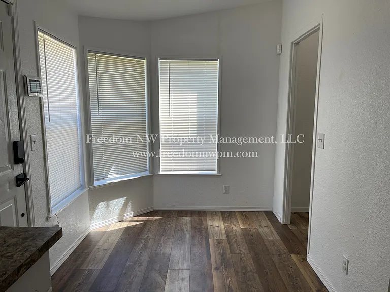 908 Vienna St — Photo 3