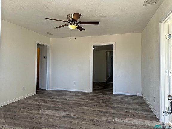 3rd image of 1403 S Jackson Dr
