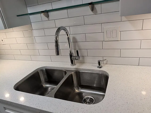 3 bed, 2832 sqft, $3,200 — Photo 3