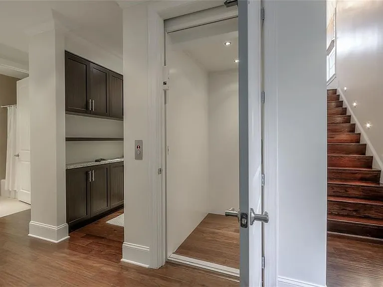 1317 Dover Cir NE — Photo 36