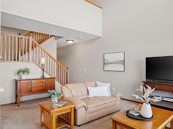 3rd image of 619 Crane Creek Ln
