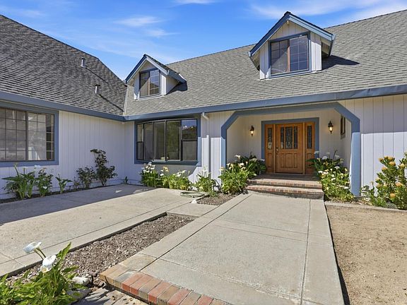 3rd image of 215 Chateau Dr