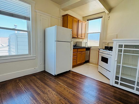 2nd image of 200 Irving St APT 6