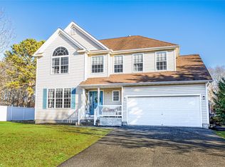 15 Bloomington St, Medford, NY 11763
