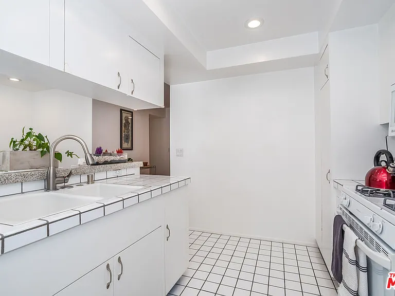 802 Washington Ave — Photo 10