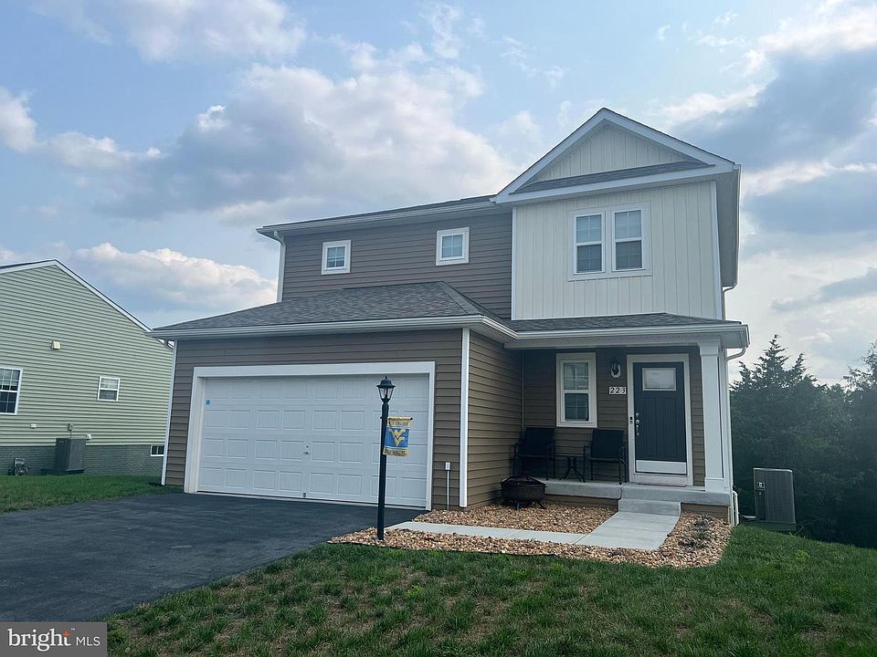 1st image of 223 Luxor Ct