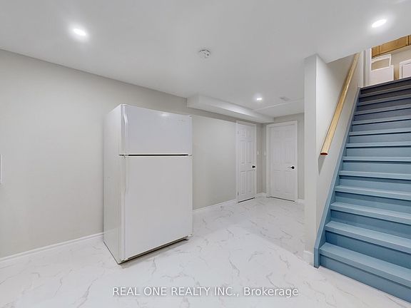 5th image of 27 Gladiola Ct E