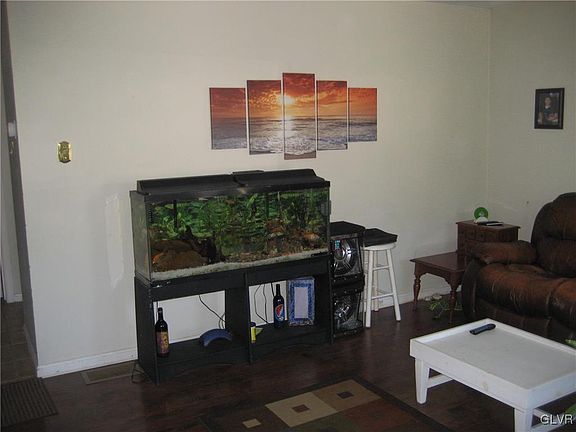 3rd image of 816 Cove Ct
