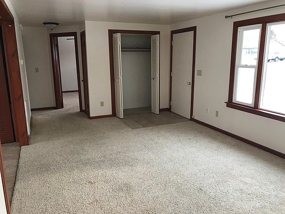3rd image of 51 Hanson Dr