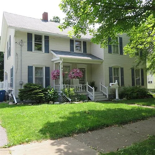 613 S Sheldon St photo 1