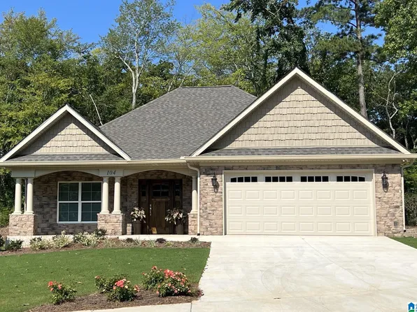 104 Village Cir, Anniston, AL 36207