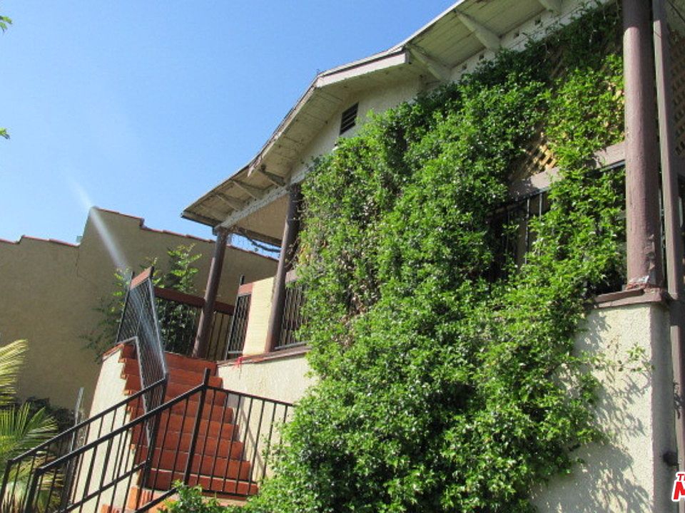 2nd image of 2555 Wabash Ave