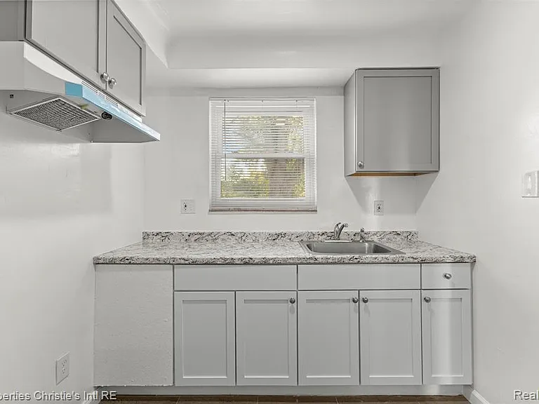 10838 Nottingham Rd — Photo 11