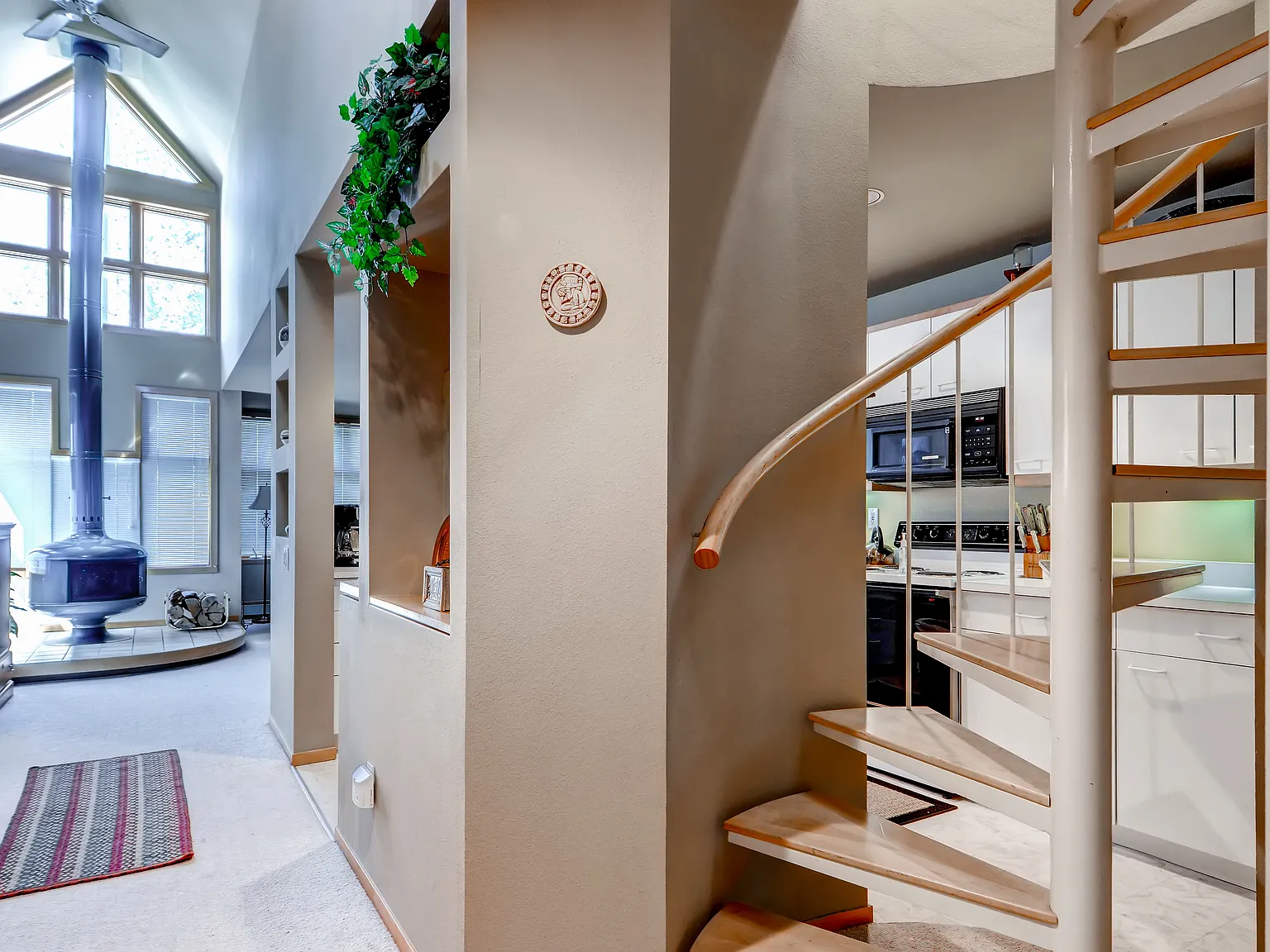 3 bed, 1344 sqft, $6,500 — Photo 4
