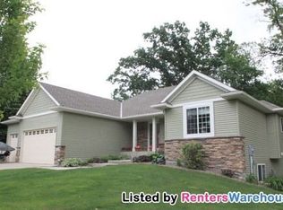 9223 Grove Dr, Chisago City, MN 55013