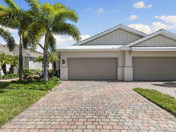 2nd image of 14731 Edgewater Cir