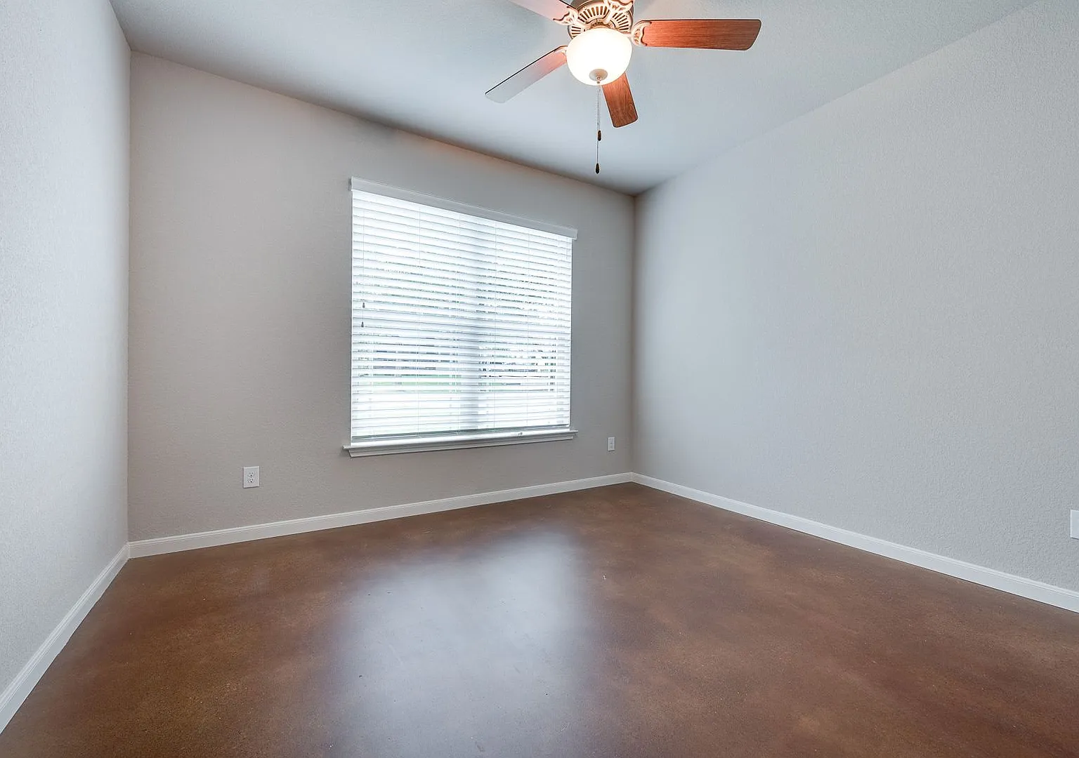 MOVE IN 2027 $5500 1st yr * $6000 2nd yr 5 Bed 3 Bath Short Walk to TCU Campus — Photo 3