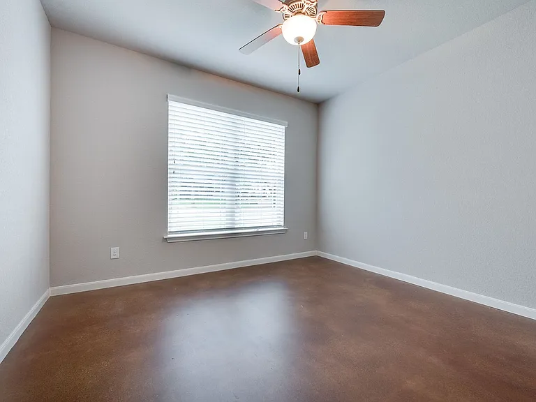 2538 S University Dr — Photo 3