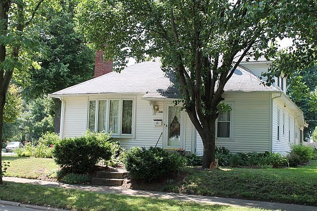 1st image of 200 Avenue Two St