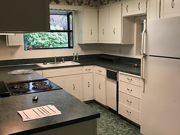 3rd image of 7527 Titus Ct SE