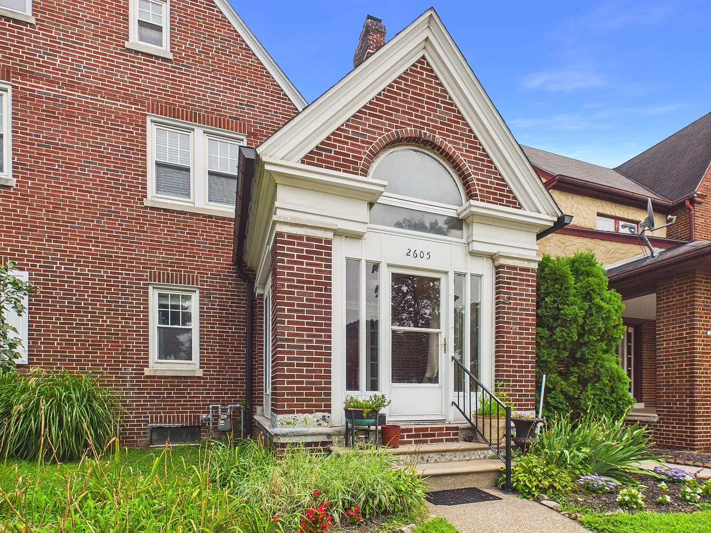 Beautiful 5 Bedroom Single Family Home on N 2nd — Photo 2