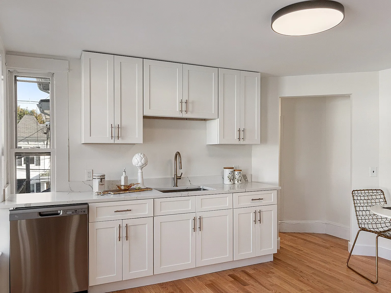 2 bed, 998 sqft, $2,900 — Photo 2