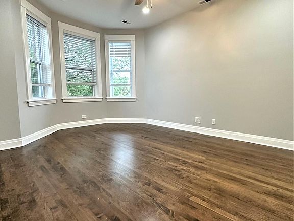5th image of 2649 N Sacramento Ave APT 3
