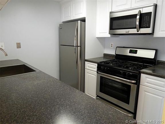 4th image of 14 Little Oak Ln