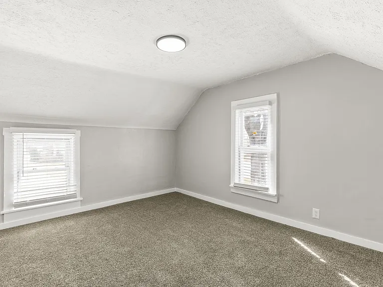 1634 Avenue A — Photo 23