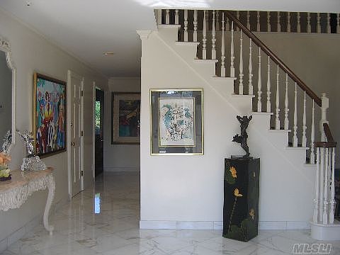 4th image of 14 Pin Oak Dr