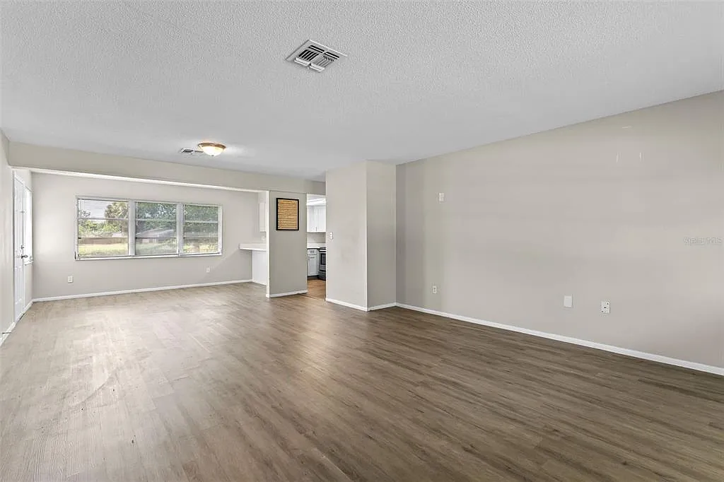 3 bed, 2.0 bath, 1122 sqft, $1,695 — Photo 4