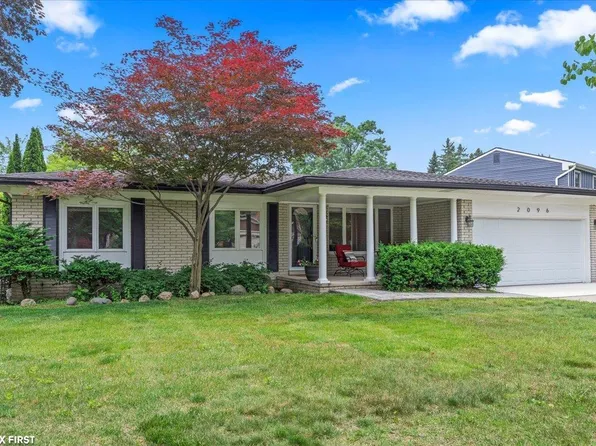 2096 Highbury Dr, Troy, MI 48085