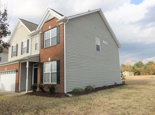 206 Stobhill Ln, Holly Springs, NC 27540