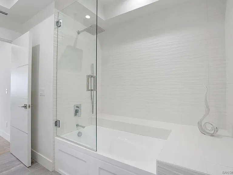 4386 Newport Ave — Photo 31