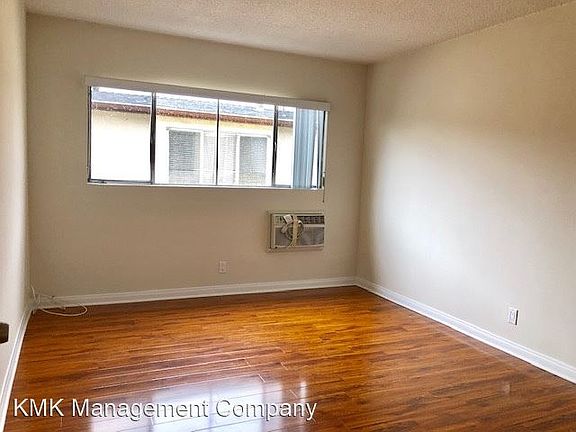 3rd image of 308 S Doheny Dr APT 7