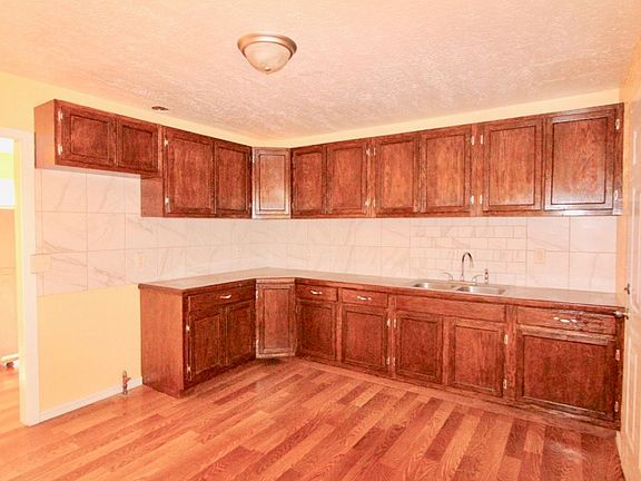 5th image of 905 McClain Dr