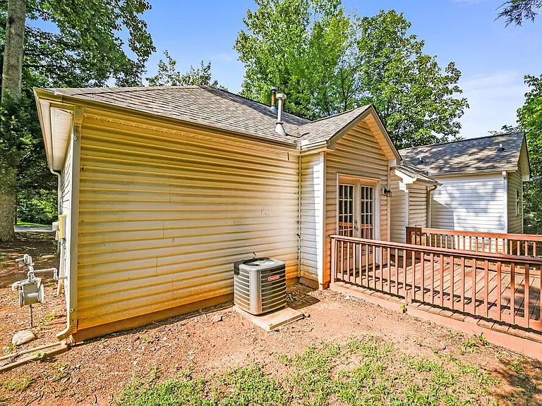 5833 Lawnmeadow Dr — Photo 15