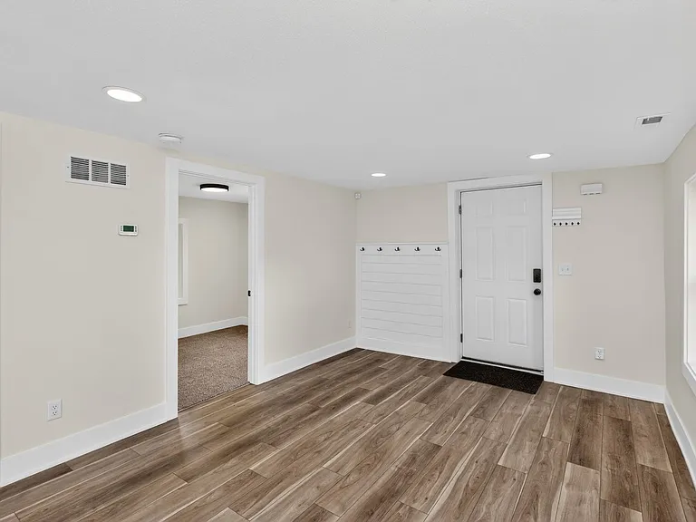 4076 Indianola Ave — Photo 6